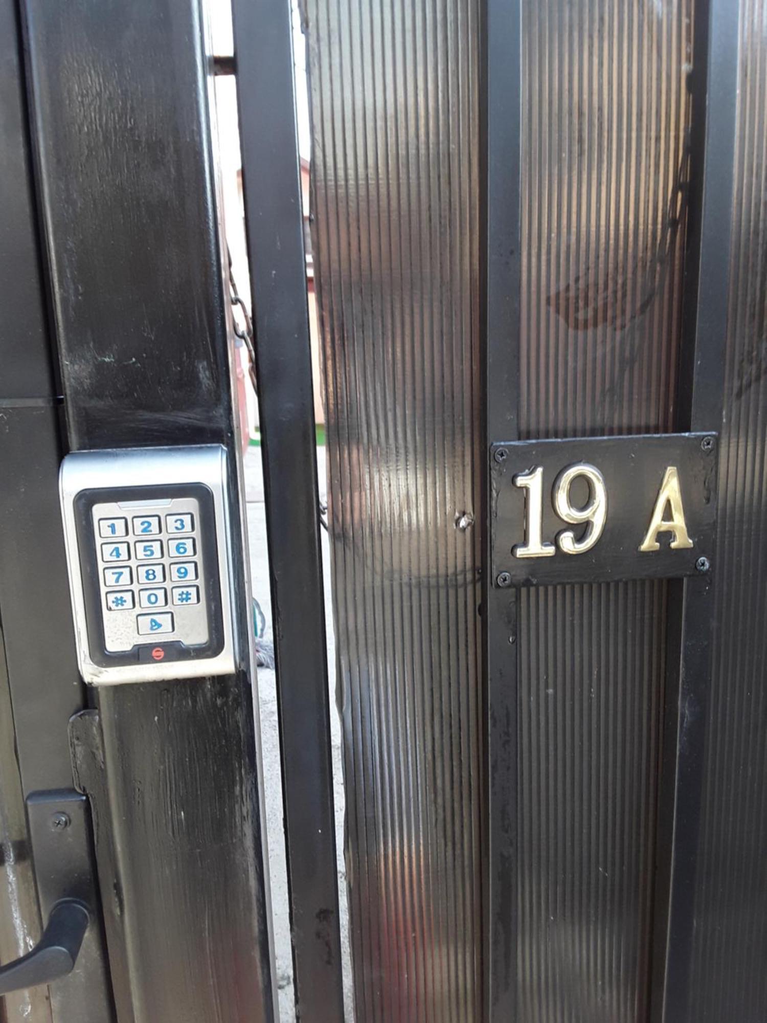 Aura'S West Accommodation Private Parking In Front Yard Bükreş Dış mekan fotoğraf